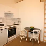 Fabulous Split Level Studio Hyde Park H3