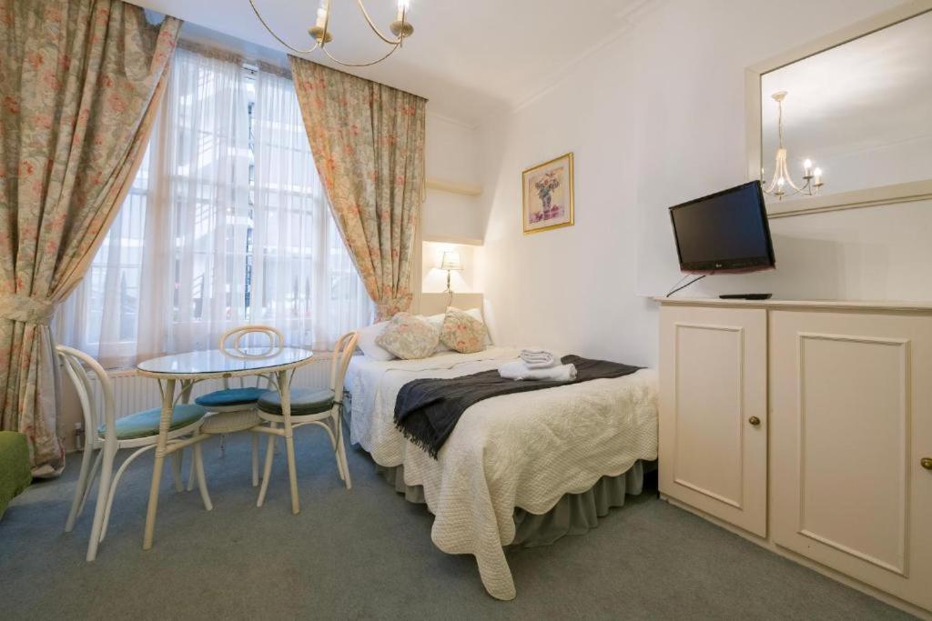 Fabulous Split Level Studio Hyde Park H3 Londra