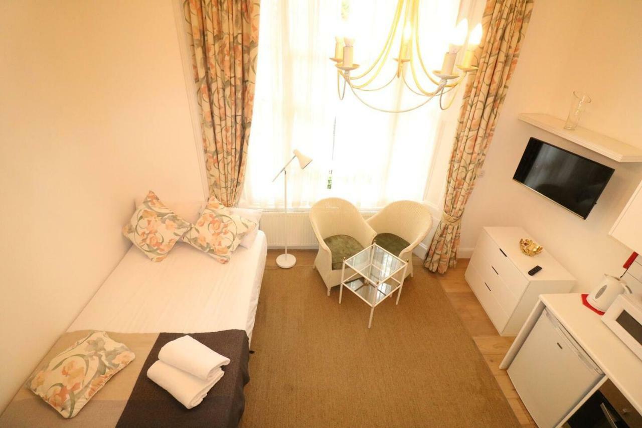 Fabulous Split Level Studio Hyde Park H3 Appartamento *