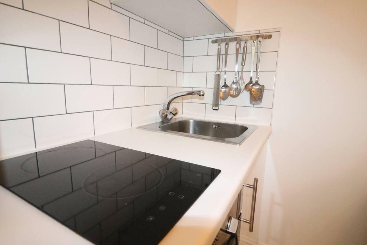 Fabulous Split Level Studio Hyde Park H3 Londra