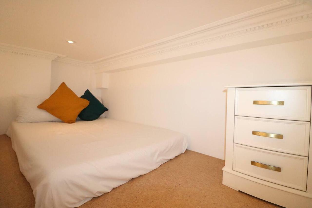 Apartament Fabulous Split Level Studio Hyde Park H3 Londra