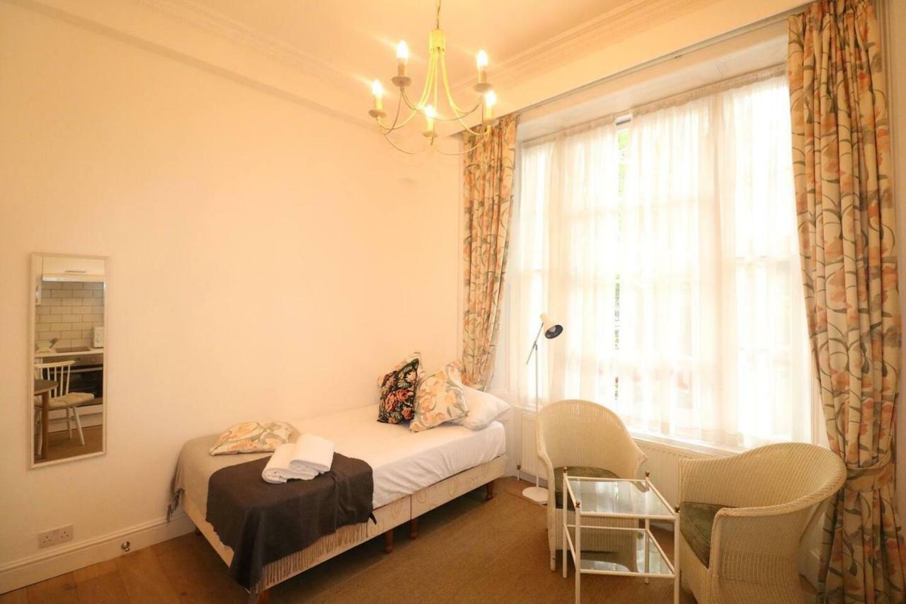 Fabulous Split Level Studio Hyde Park H3 Appartamento