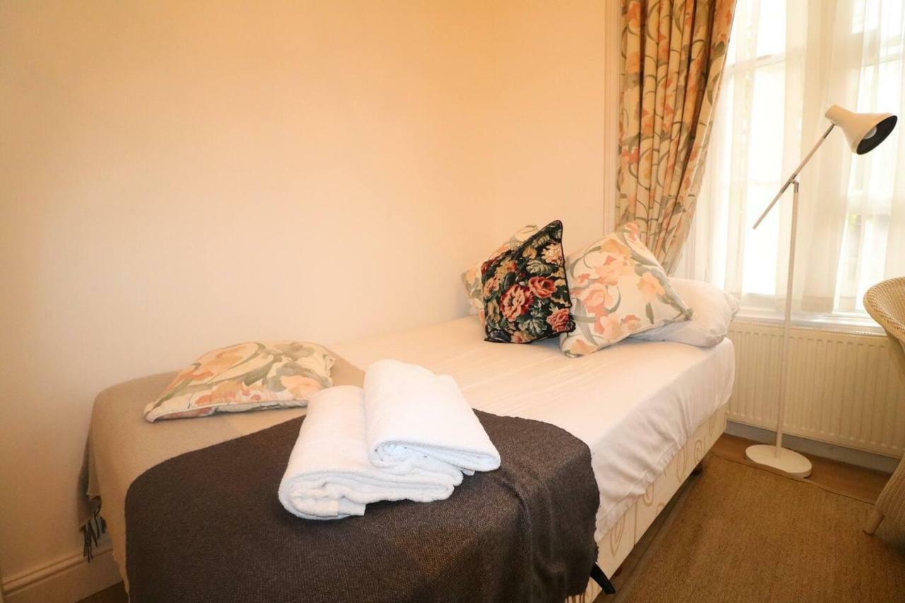 Fabulous Split Level Studio Hyde Park H3 Londra